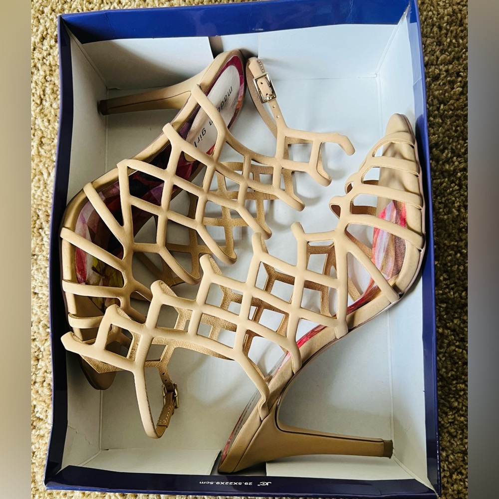 Madden Girl Crème strappy sandal Heels, size 11